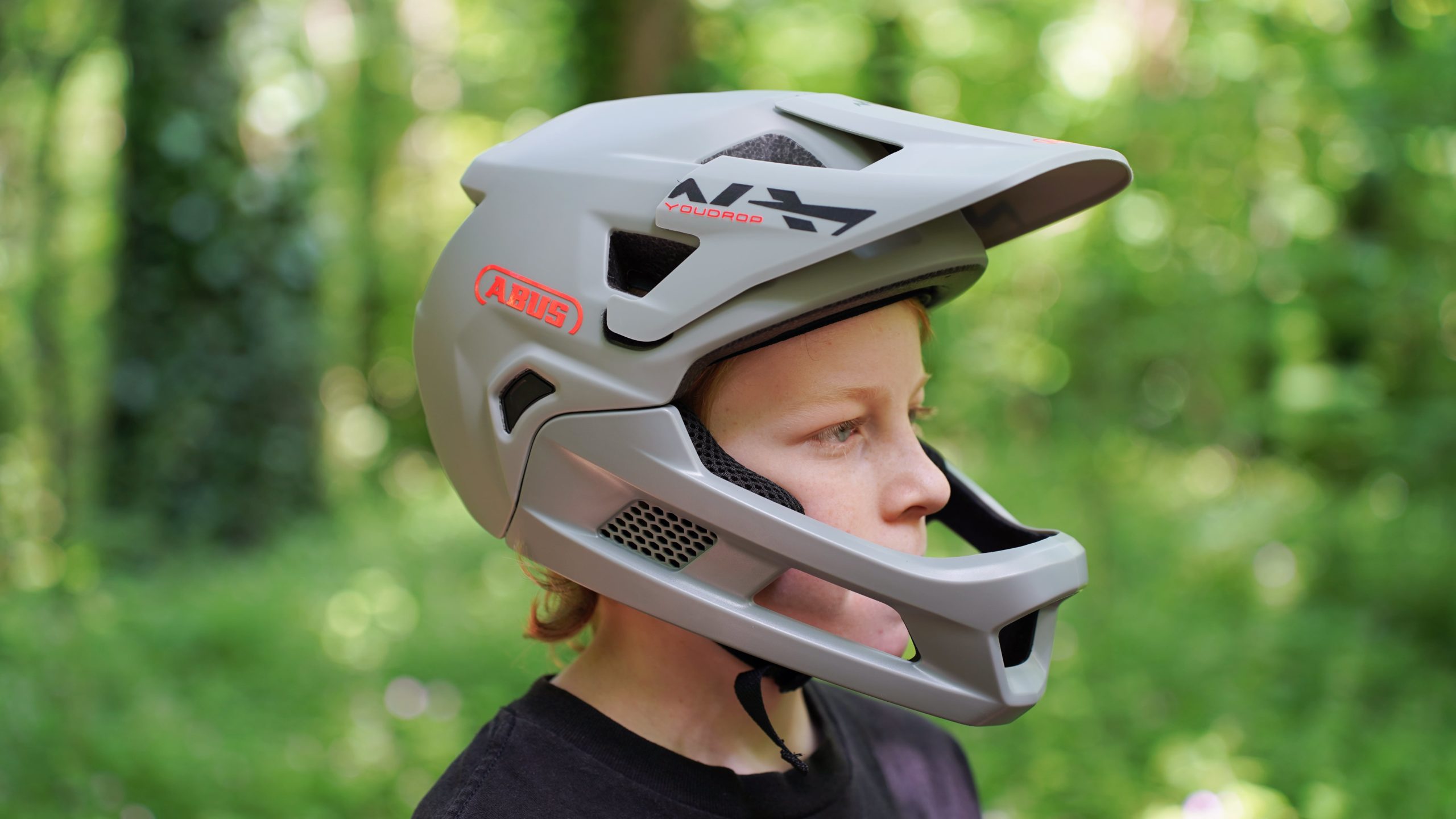 casque-integral-velo-918ila-1.jpg Test – Abus YouDrop FF : le meilleur casque intégral de VTT pour enfant ? Transition Vélo – Image 1
