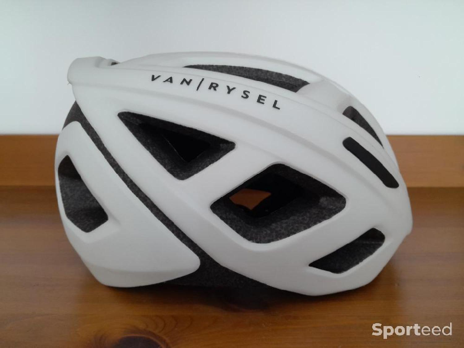 casque-van-rysel-407wrg-1.jpg Casque Vélo Route Van Rysel d'occasion : Equipements | Vélo route 26/09/2023 Sporteed – Image 1