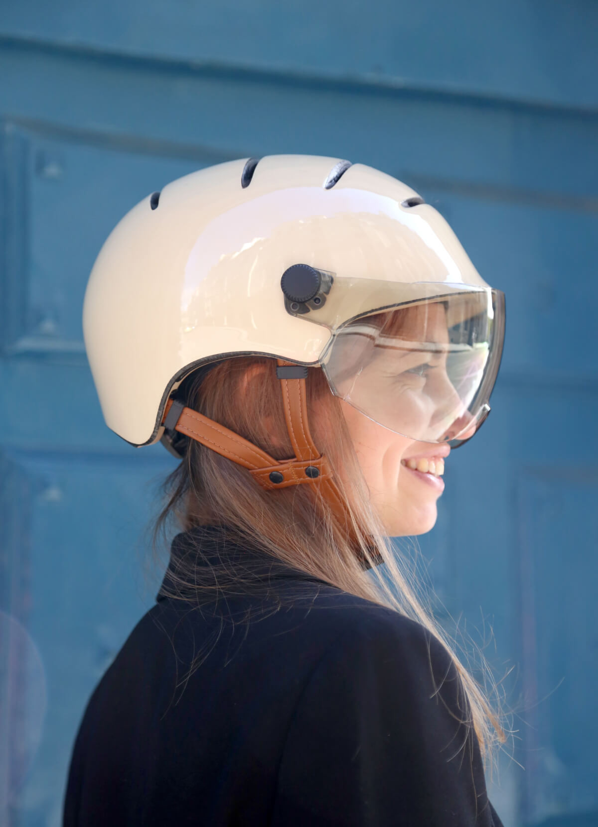 casque-velo-a-visiere-095kry.jpg Casque vélo urbain avec visière KASK JE SUIS À VÉLO – Image 1