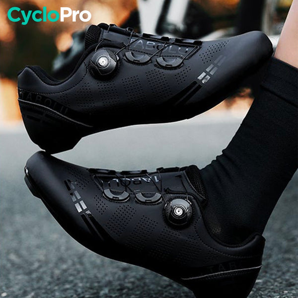 chaussures-velo-route-homme-908kwm-1.jpg Chaussures vélo de route noires Road+ CycloPro – Image 1