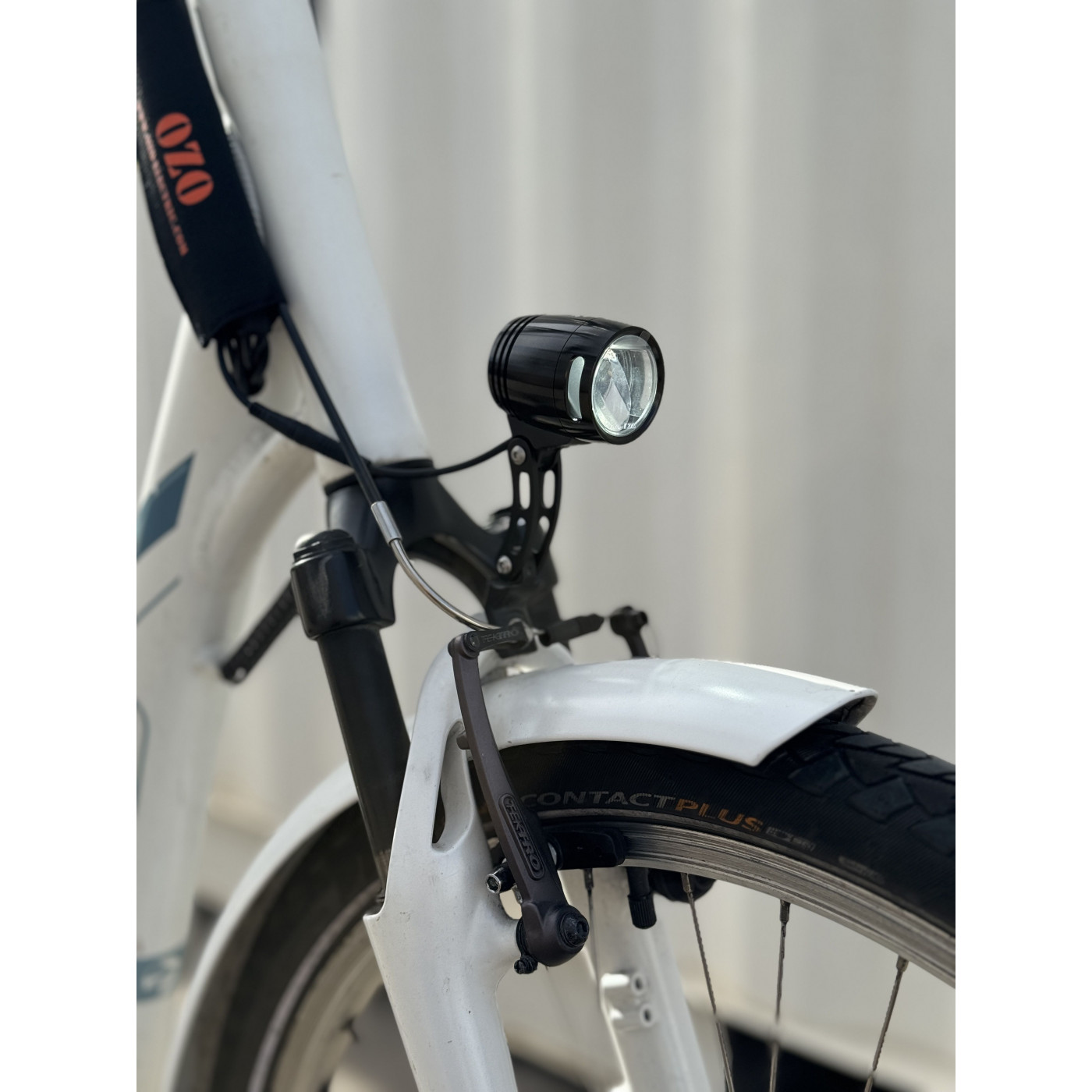 eclairage-pour-velo-815ysx.jpg Pack éclairage 100 Lumens avec feu avant arrière pour vélo électrique de 6V à 48V – Image 1