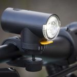 Éclairage vélo en test : Decathlon FL510 Les moins chers Velomotion