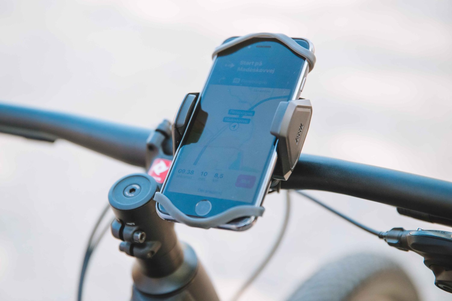 porte-telephone-velo-974ils.jpg Quel est le meilleur support smartphone VTT ? – Image 1