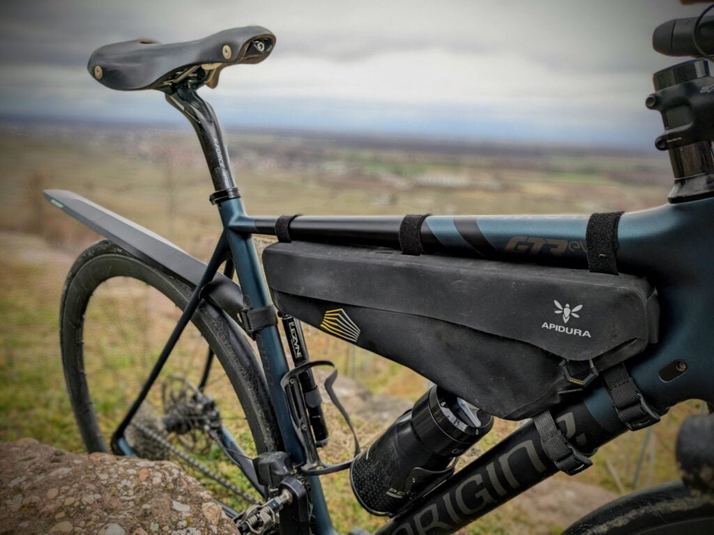 sacoche-velo-cadre-886jkn-1.jpg Sacoche de cadre vélo : comparatif 2026 (spécial bikepacking) – Image 1
