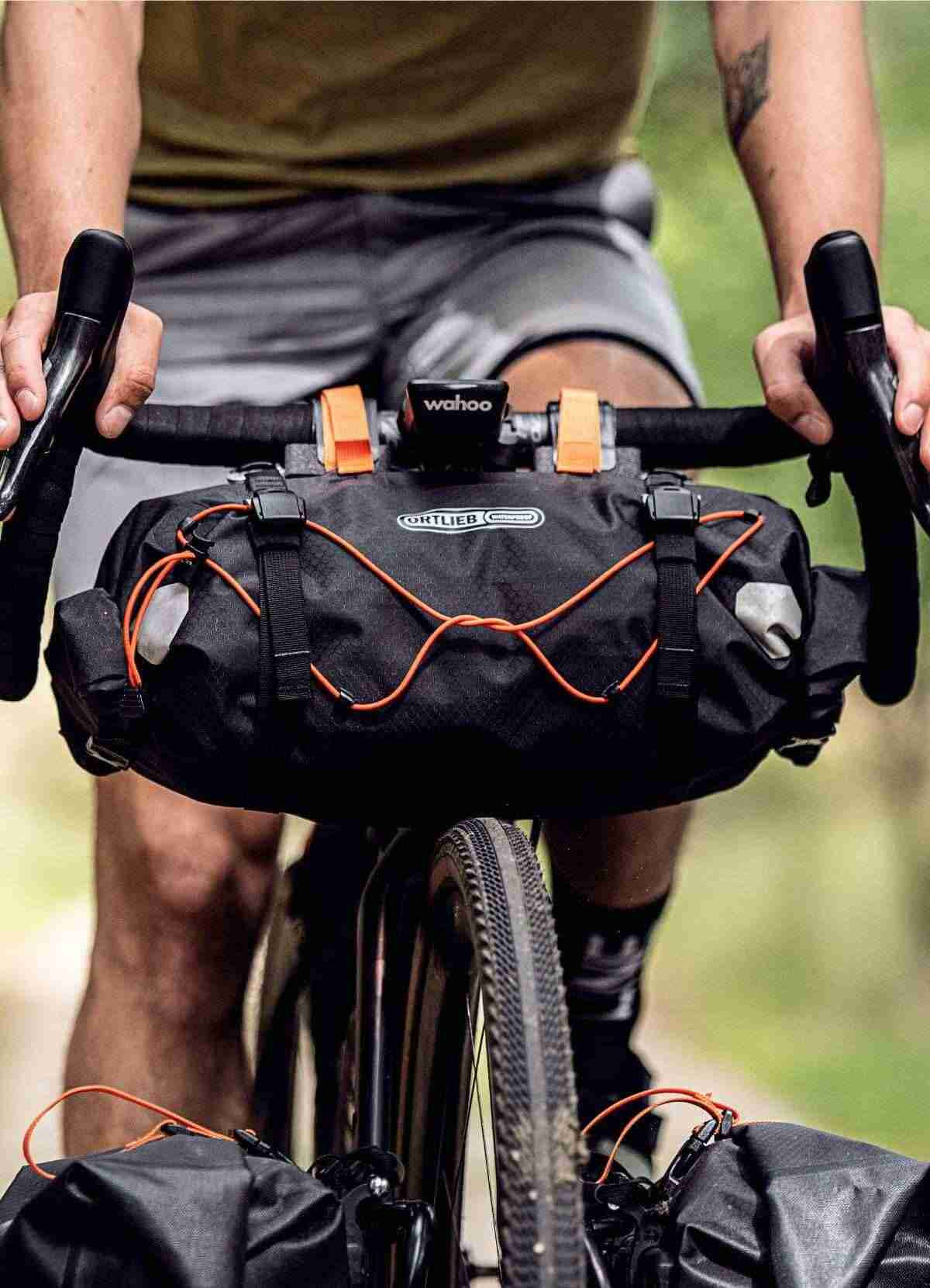 sacoches-bikepacking-802hzo-1.jpg La sacoche de guidon bikepacking Ortlieb | JE SUIS À VÉLO – Image 1