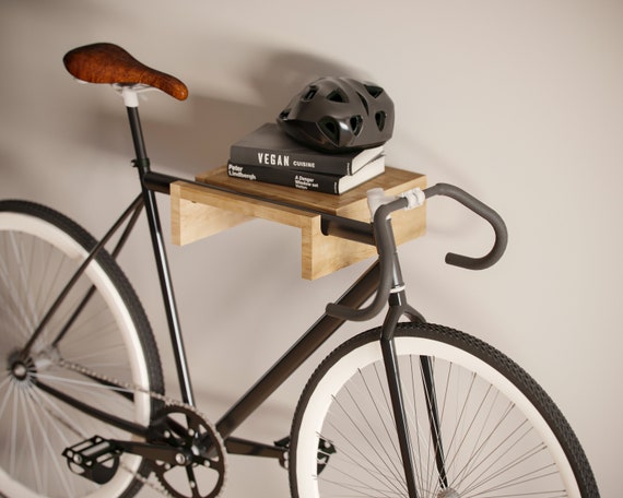 support-mural-pour-velo-793lib.jpg Support mural pour vélo en bois / porte vélo mural / porte vélo en bois / rangement intérieur pour vélos Etsy France – Image 1