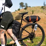 Bikepacking : voici le porte bagages light sur axe traversant de Restrap